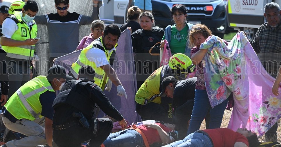 Peregrinos heridos tras aparatosa volcadura en la Victoria�Matamoros